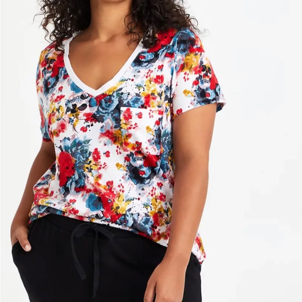 Torrid Watercolor Red & White Floral Skull Pocket Heritage Slub V-Neck Tee